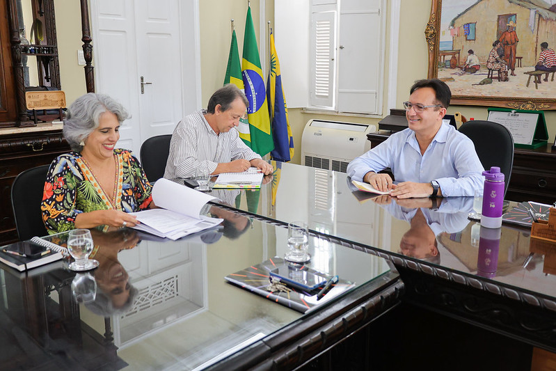 Gestores discutem processos de licenciamento ambiental para as obras do Campus Iracema e do novo Hospital Universitário da UFC, além da elaboração de um amplo acordo de cooperação técnica voltado a políticas públicas. (Foto: Ribamar Neto/UFC Informa) Gestores discutem processos de licenciamento ambiental para as obras do Campus Iracema e do novo Hospital Universitário da UFC, além da elaboração de um amplo acordo de cooperação técnica voltado a políticas públicas.(Foto: Ribamar Neto/UFC Informa)